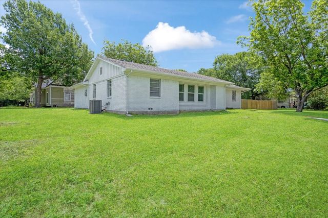 408 N Gowdy Street, Whitewright, TX 75491
