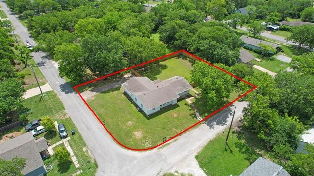 408 N Gowdy Street, Whitewright, TX 75491