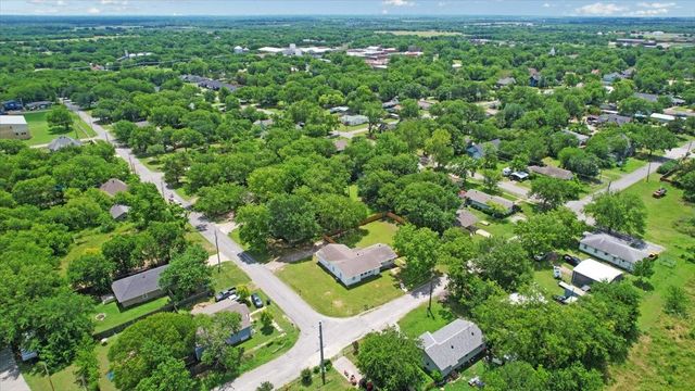 408 N Gowdy Street, Whitewright, TX 75491