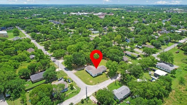 408 N Gowdy Street, Whitewright, TX 75491