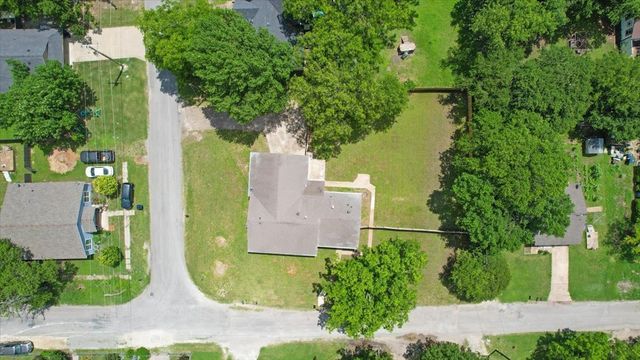 408 N Gowdy Street, Whitewright, TX 75491
