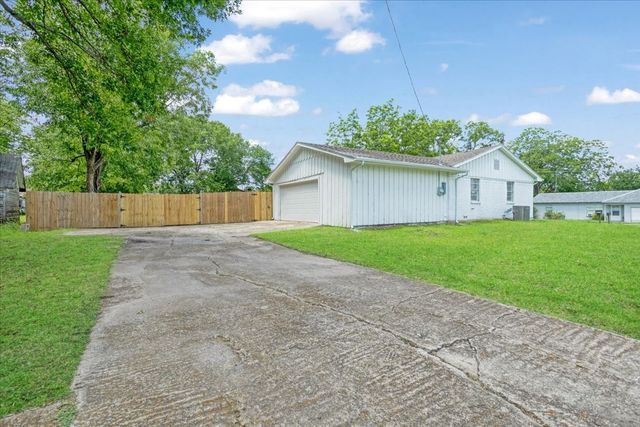 408 N Gowdy Street, Whitewright, TX 75491