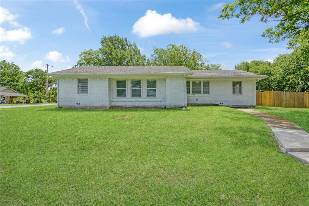 408 N Gowdy Street, Whitewright, TX 75491