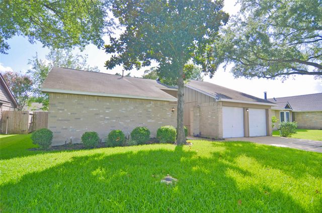 745 Otter Creek Drive, La Porte, TX 77571
