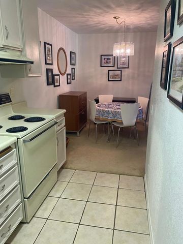 2820 N Arcadia Court 111, Palm Springs, CA 92262