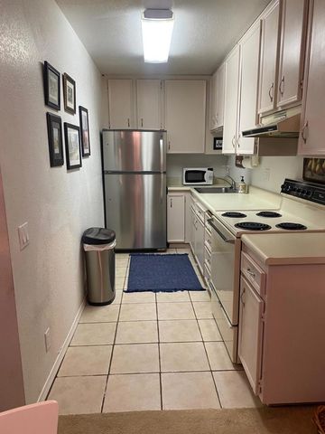 2820 N Arcadia Court 111, Palm Springs, CA 92262