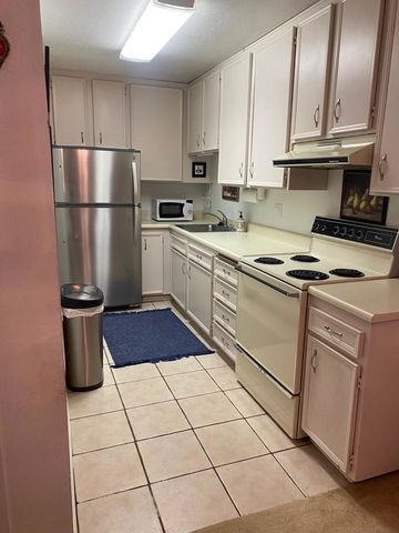 2820 N Arcadia Court 111, Palm Springs, CA 92262