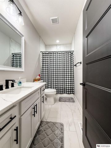 7900 Ponce Drive, Lincoln, NE 68516