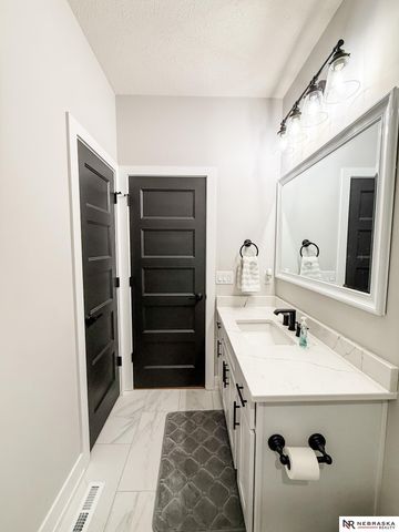 7900 Ponce Drive, Lincoln, NE 68516