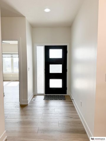 7900 Ponce Drive, Lincoln, NE 68516