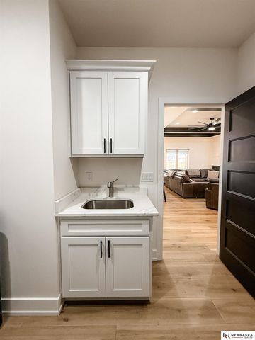 7900 Ponce Drive, Lincoln, NE 68516