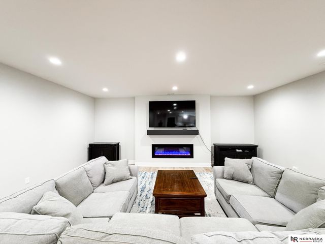 7900 Ponce Drive, Lincoln, NE 68516