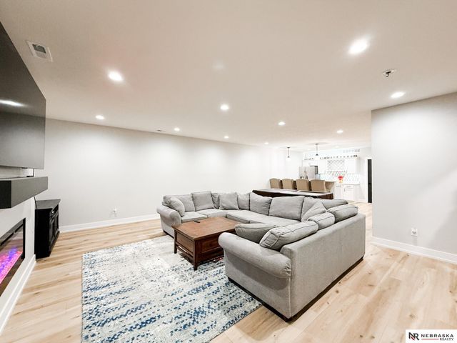 7900 Ponce Drive, Lincoln, NE 68516