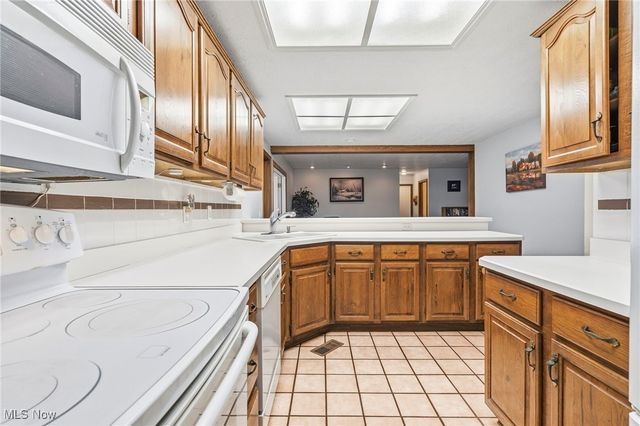 2111 Prestwick Drive 3A, Uniontown, OH 44685