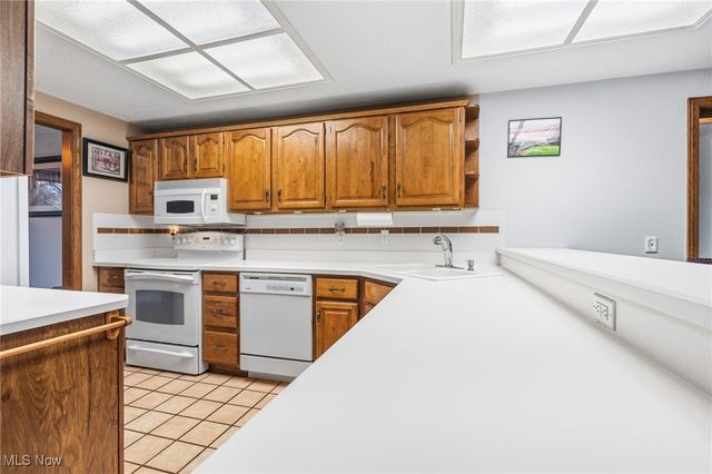 2111 Prestwick Drive 3A, Uniontown, OH 44685