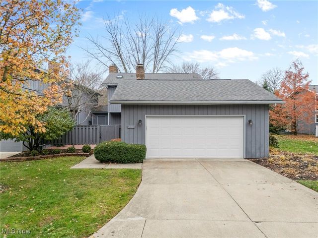 2111 Prestwick Drive 3A, Uniontown, OH 44685