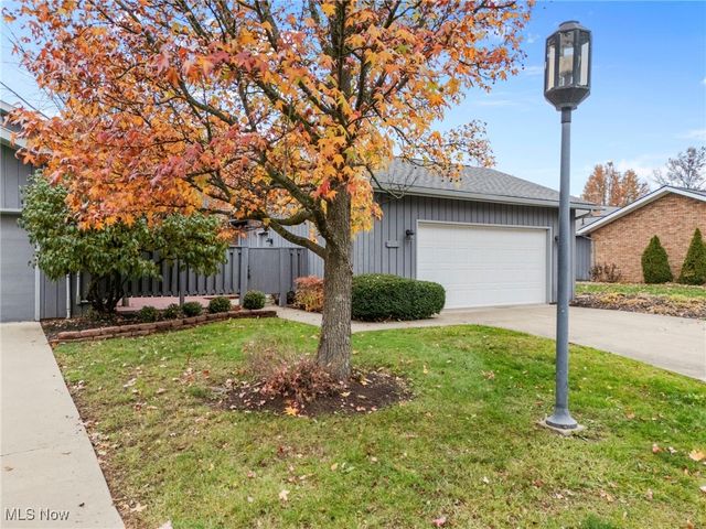2111 Prestwick Drive 3A, Uniontown, OH 44685