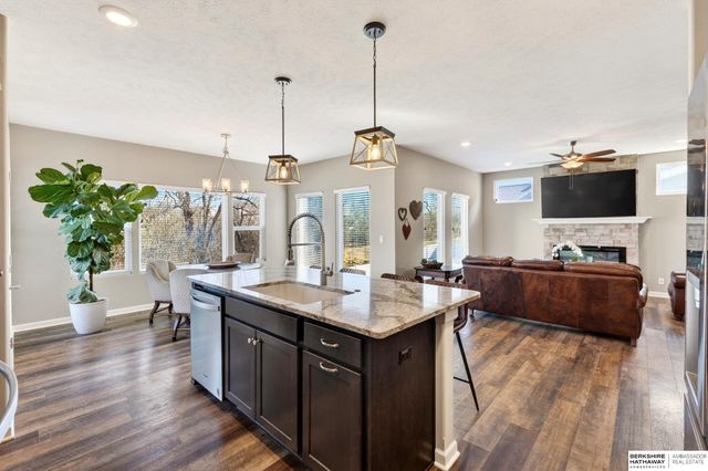 9561 S 183rd Avenue, Omaha, NE 68136