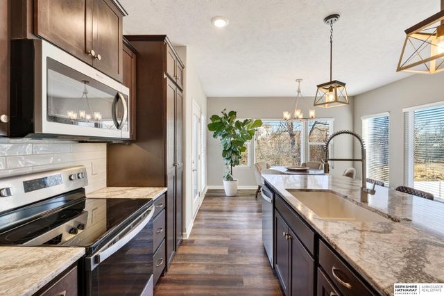 9561 S 183rd Avenue, Omaha, NE 68136