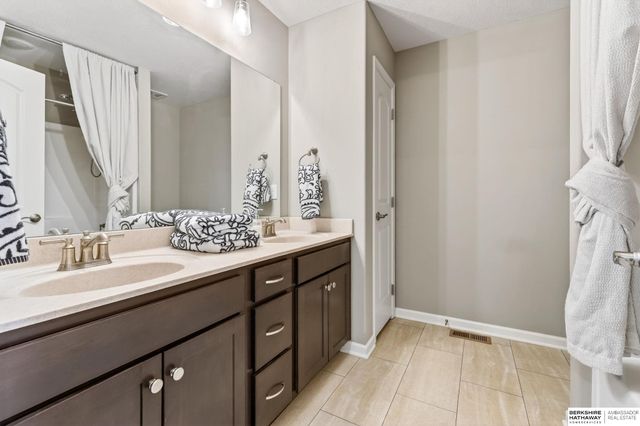 9561 S 183rd Avenue, Omaha, NE 68136