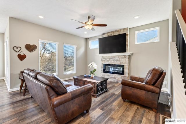 9561 S 183rd Avenue, Omaha, NE 68136