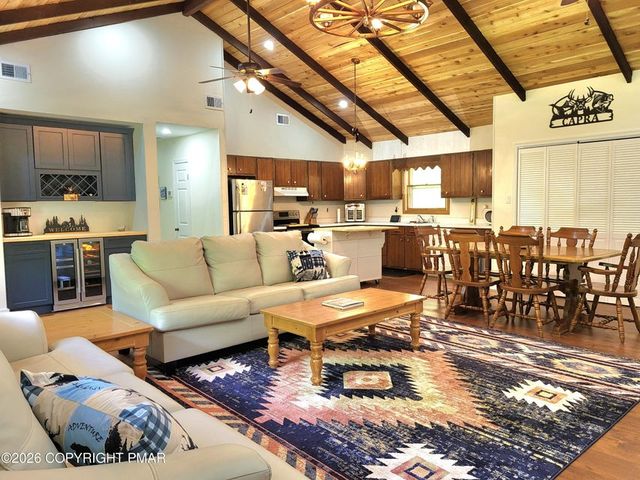 8 Wolf Way, Kidder Twp, PA 18211