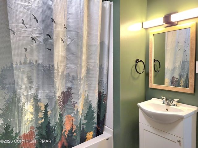 8 Wolf Way, Kidder Twp, PA 18211