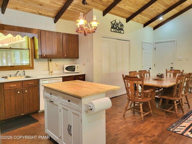 8 Wolf Way, Kidder Twp, PA 18211