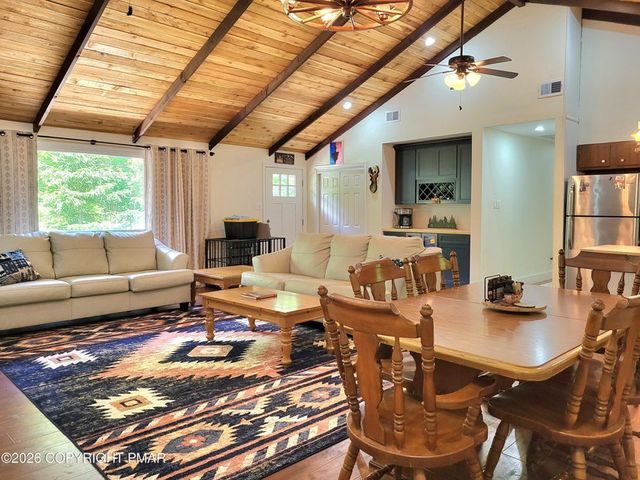 8 Wolf Way, Kidder Twp, PA 18211