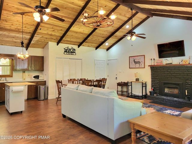 8 Wolf Way, Kidder Twp, PA 18211