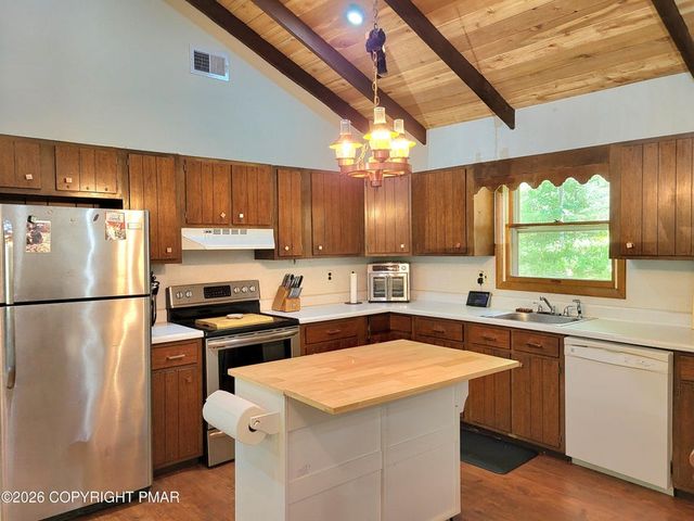 8 Wolf Way, Kidder Twp, PA 18211