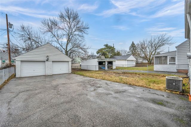 15313 Fernway Drive, Maple Heights, OH 44137