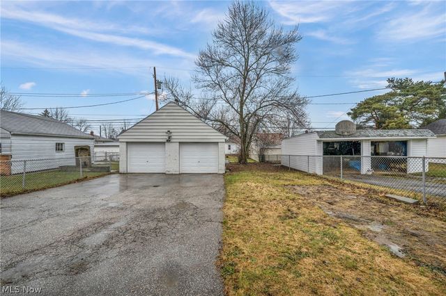 15313 Fernway Drive, Maple Heights, OH 44137