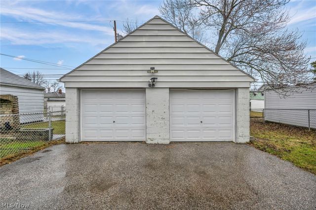 15313 Fernway Drive, Maple Heights, OH 44137