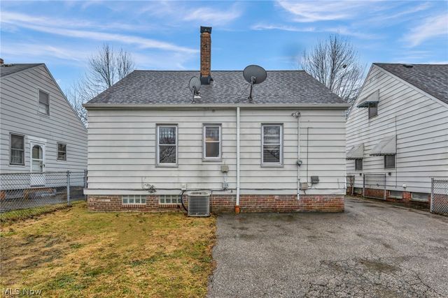 15313 Fernway Drive, Maple Heights, OH 44137