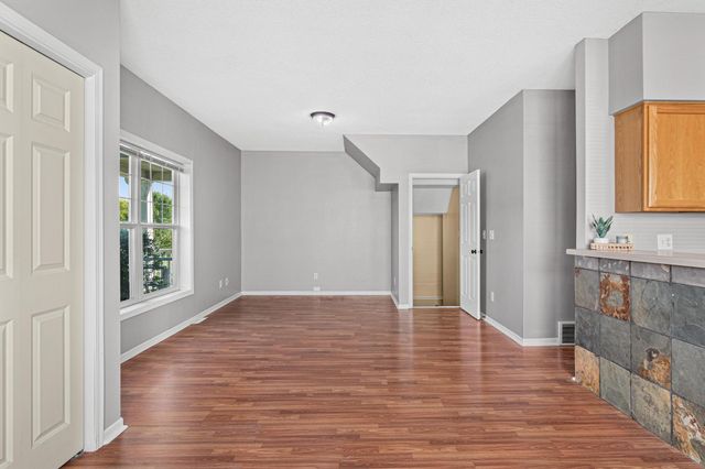 2917 Hemingway Drive, Chaska, MN 55318