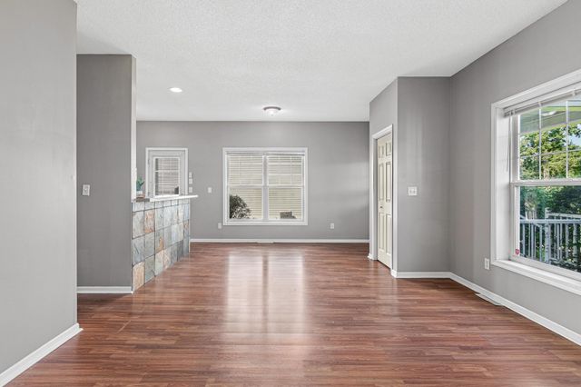 2917 Hemingway Drive, Chaska, MN 55318
