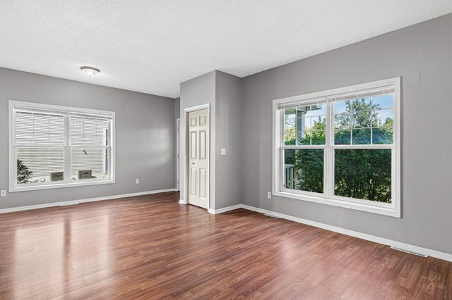 2917 Hemingway Drive, Chaska, MN 55318