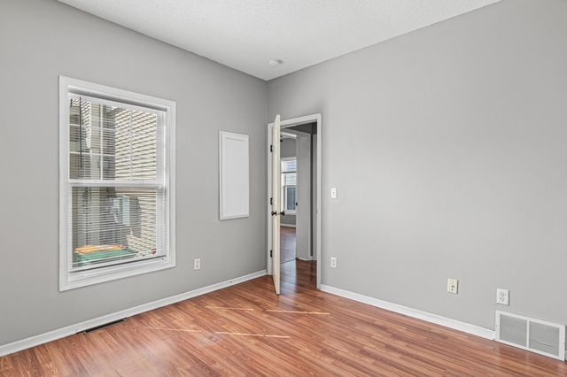 2917 Hemingway Drive, Chaska, MN 55318