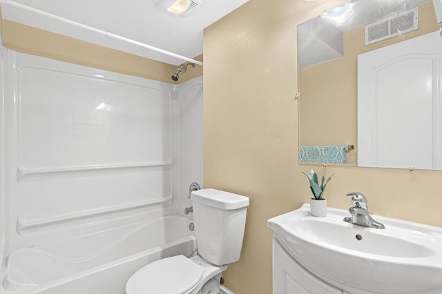 2917 Hemingway Drive, Chaska, MN 55318
