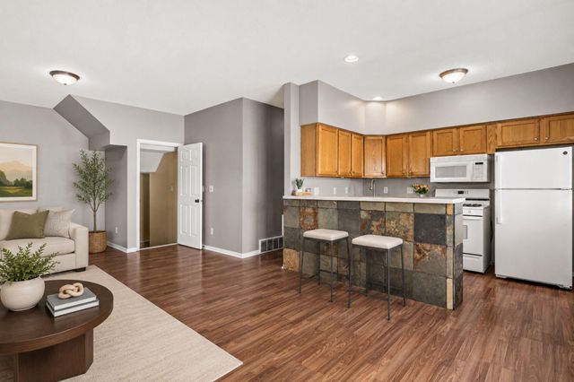 2917 Hemingway Drive, Chaska, MN 55318