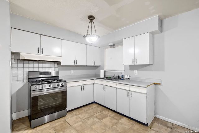 6906 MARTINIQUE DR, San Antonio, TX 78227