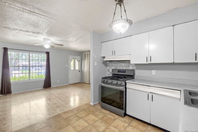 6906 MARTINIQUE DR, San Antonio, TX 78227