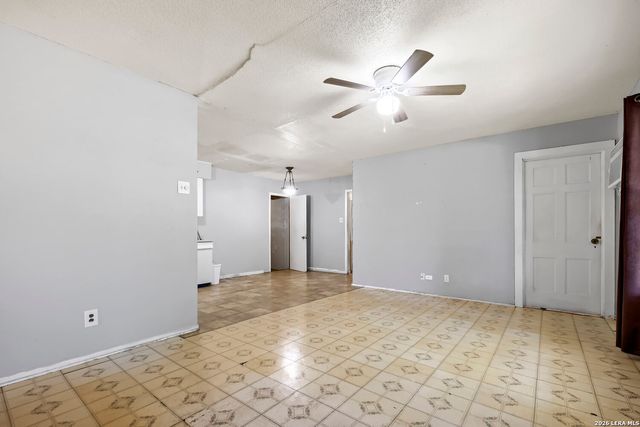 6906 MARTINIQUE DR, San Antonio, TX 78227