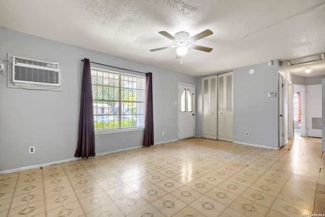 6906 MARTINIQUE DR, San Antonio, TX 78227