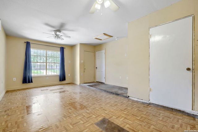 6906 MARTINIQUE DR, San Antonio, TX 78227