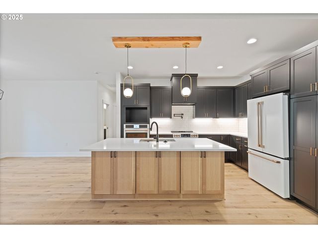 24512 E Bright Ave, Welches, OR 97067