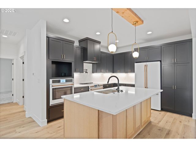 24512 E Bright Ave, Welches, OR 97067