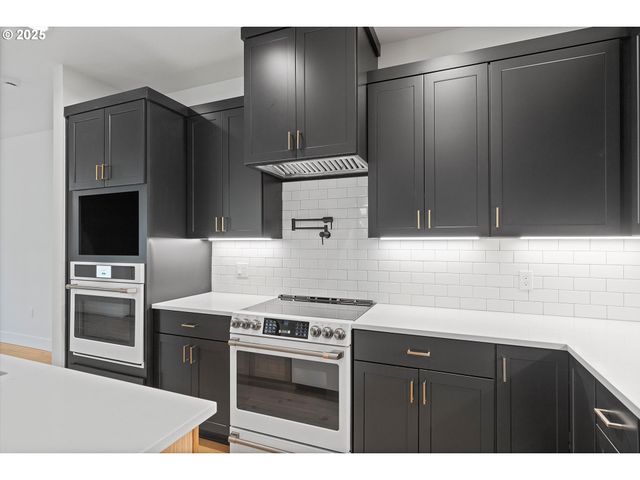 24512 E Bright Ave, Welches, OR 97067