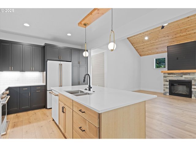 24512 E Bright Ave, Welches, OR 97067